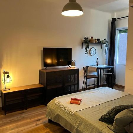 Stylish Apartment 3 Km Away From Duomo - Netflix, Wi-Fi, All Comforts Included Милан Экстерьер фото